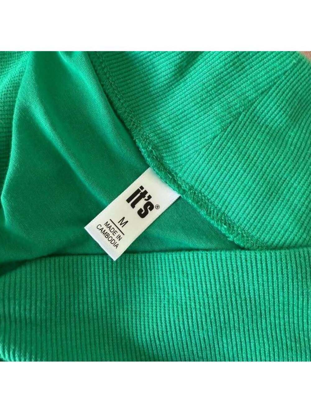 Vintage Green Women's Crop Top with Cute Button Detail - Picture 3 of 3